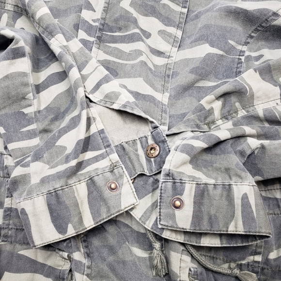 Torrid Women's Green Camo Utility Jacket Military Style Size 1X - Picture 13 of 15